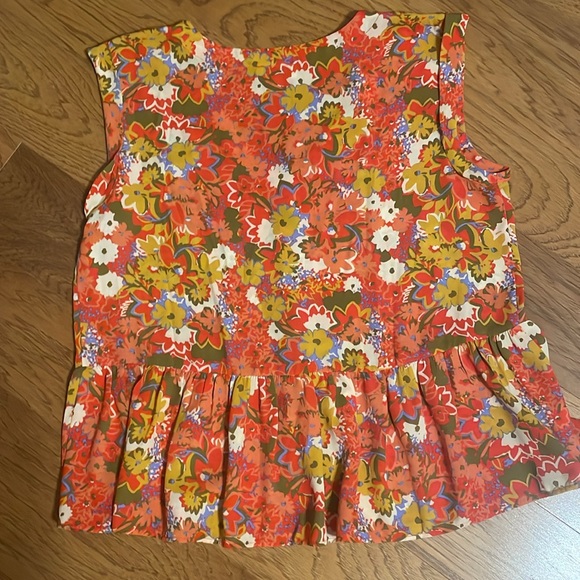 Like new Loft sleeveless blouse. Size large. - Picture 3 of 4